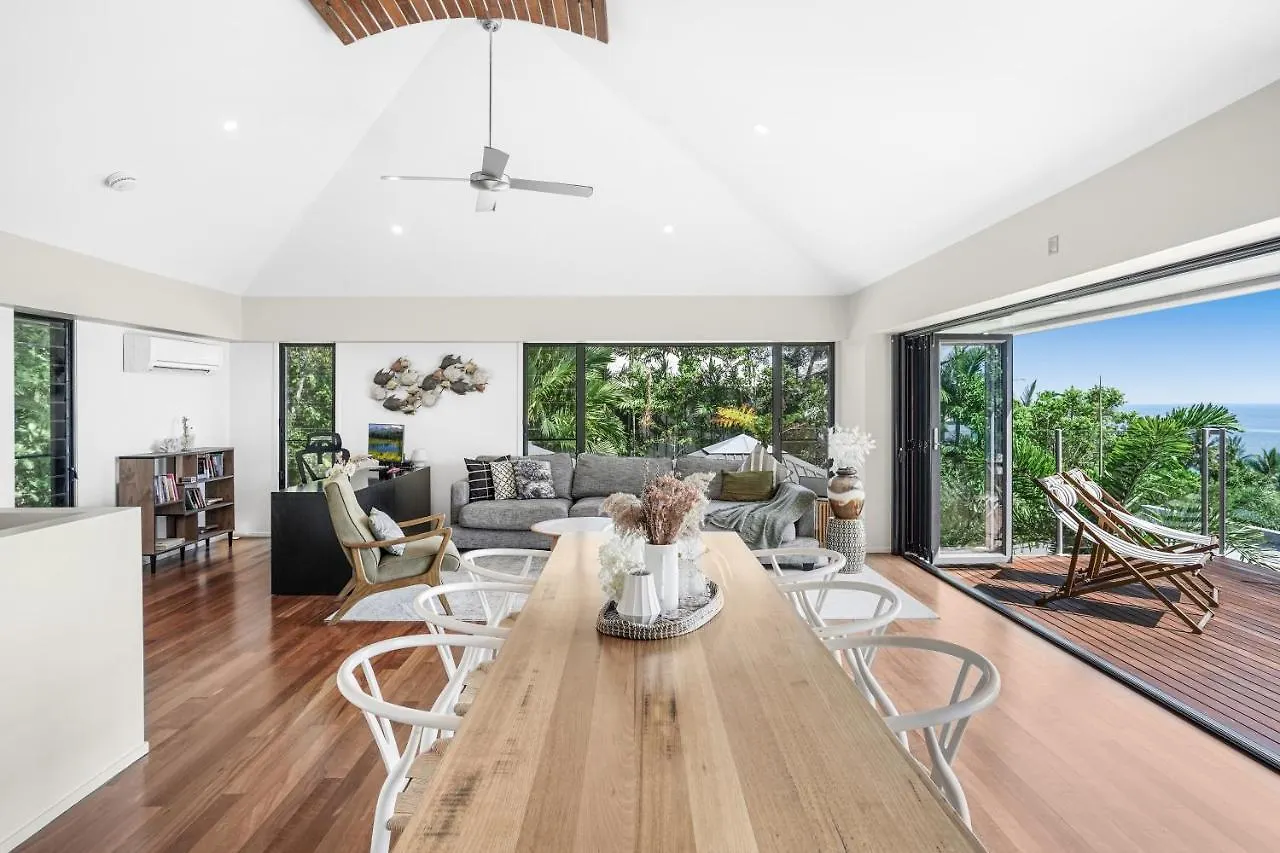 Dom wakacyjny Belle Escapes Trinity Blue Oceanview Home Trinity Beach Australia