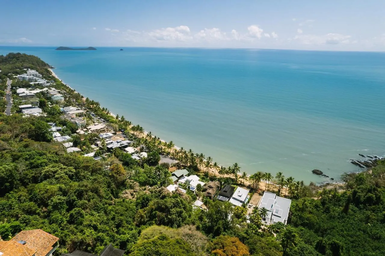 Dom wakacyjny Belle Escapes Trinity Blue Oceanview Home Trinity Beach Australia